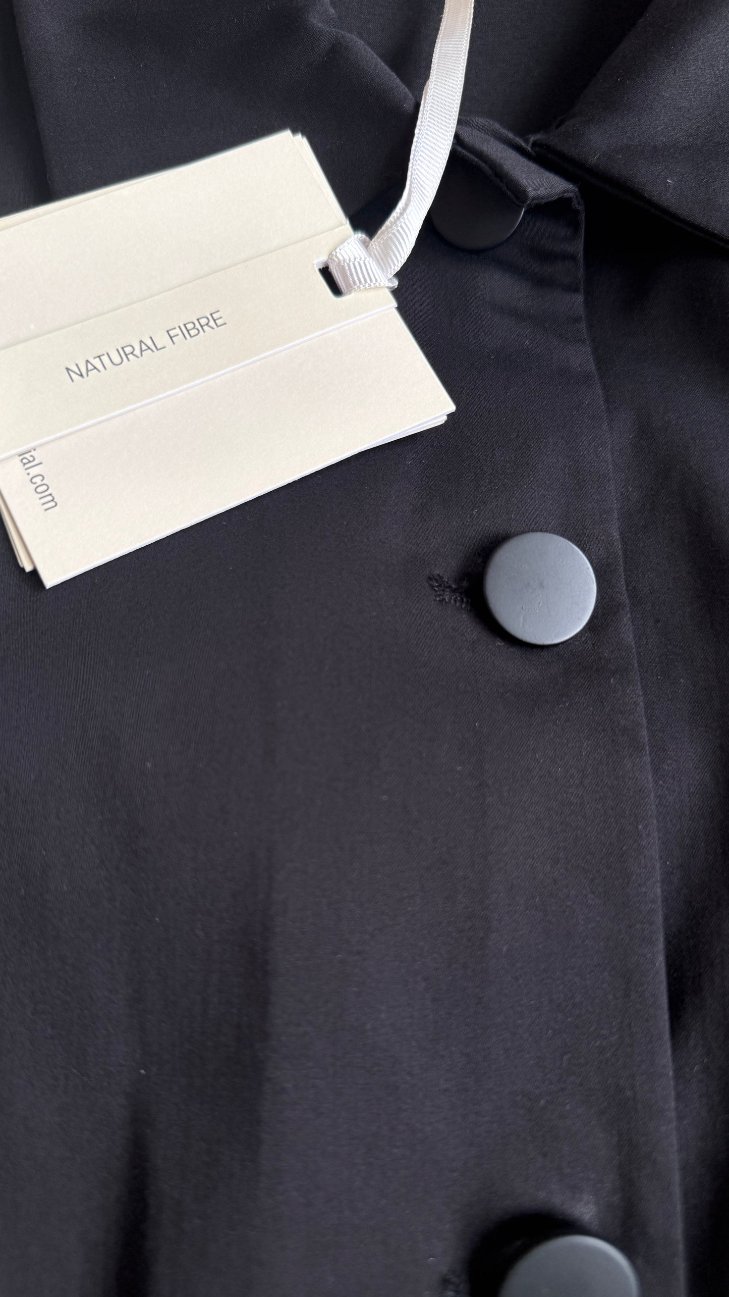 Juodas trumpas švarkelis