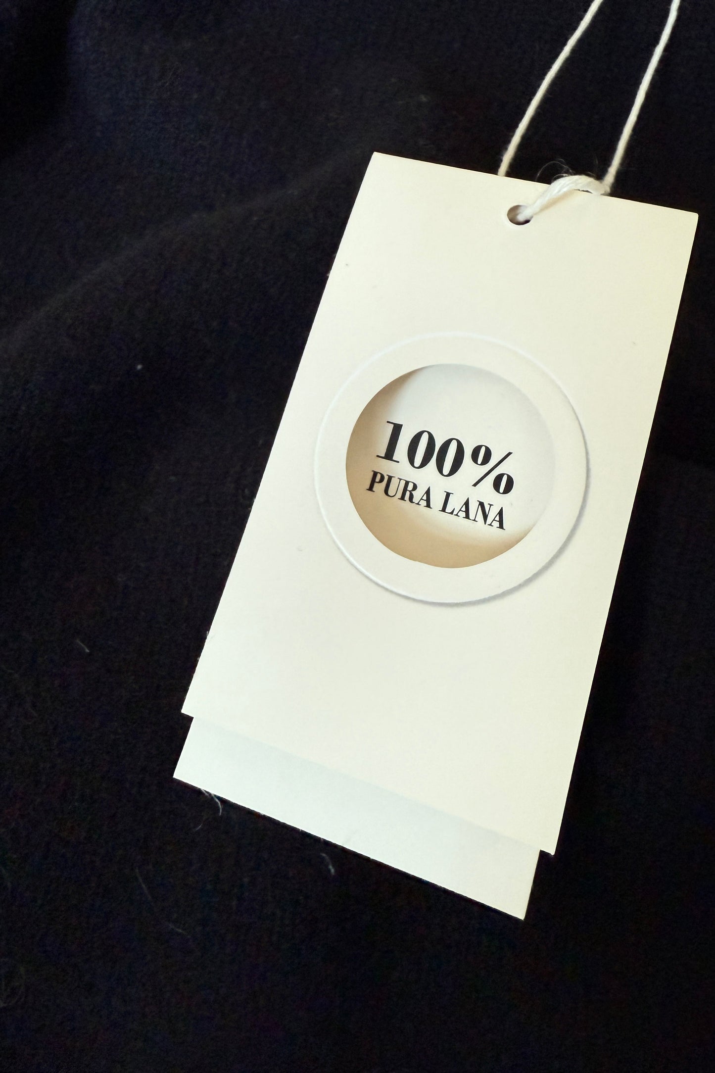 100 proc vilna etikete juoda