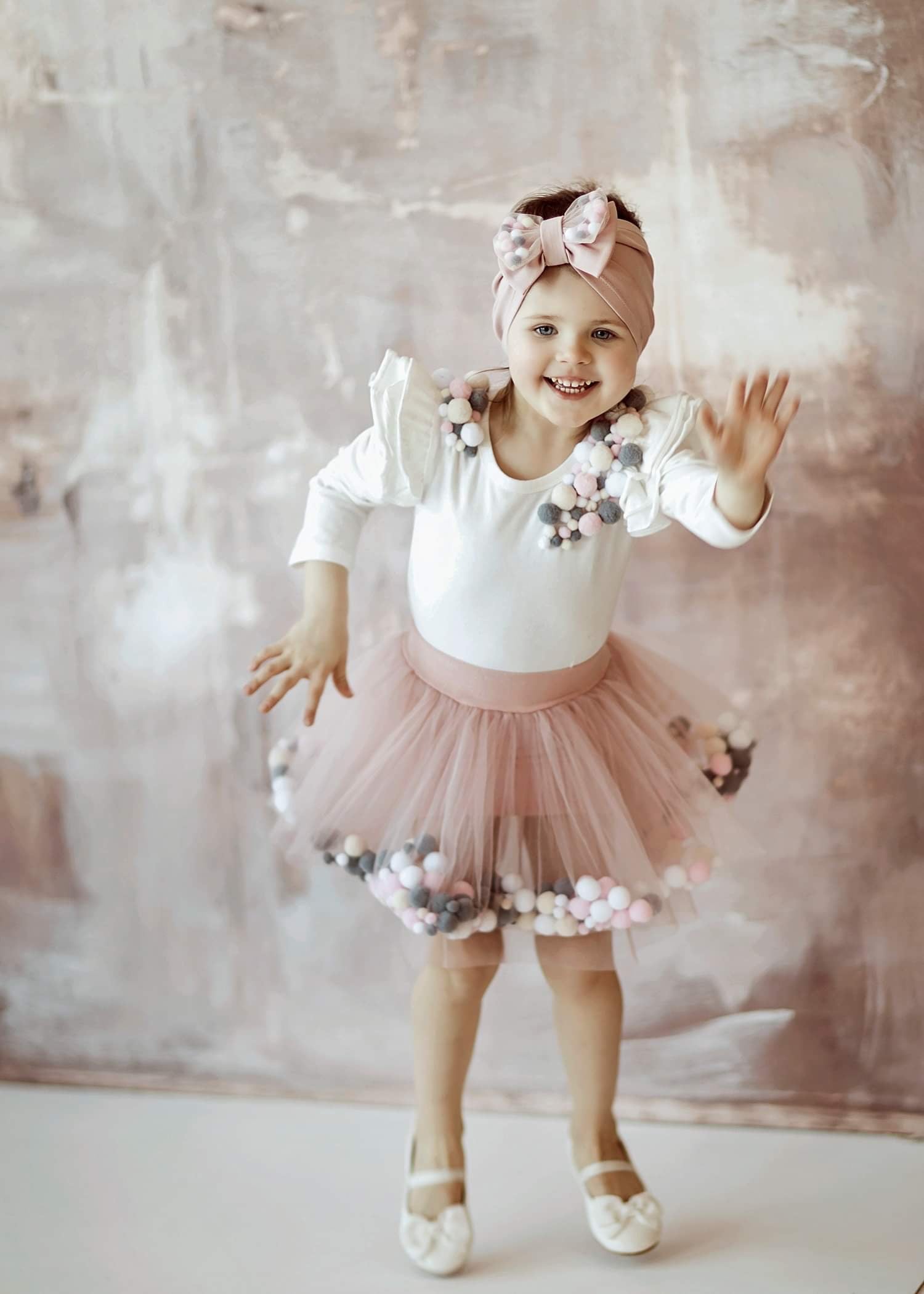 DRABUŽIAI MERGAITĖMS