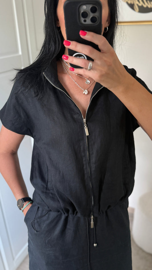 Lininis kostiumas su sijonu