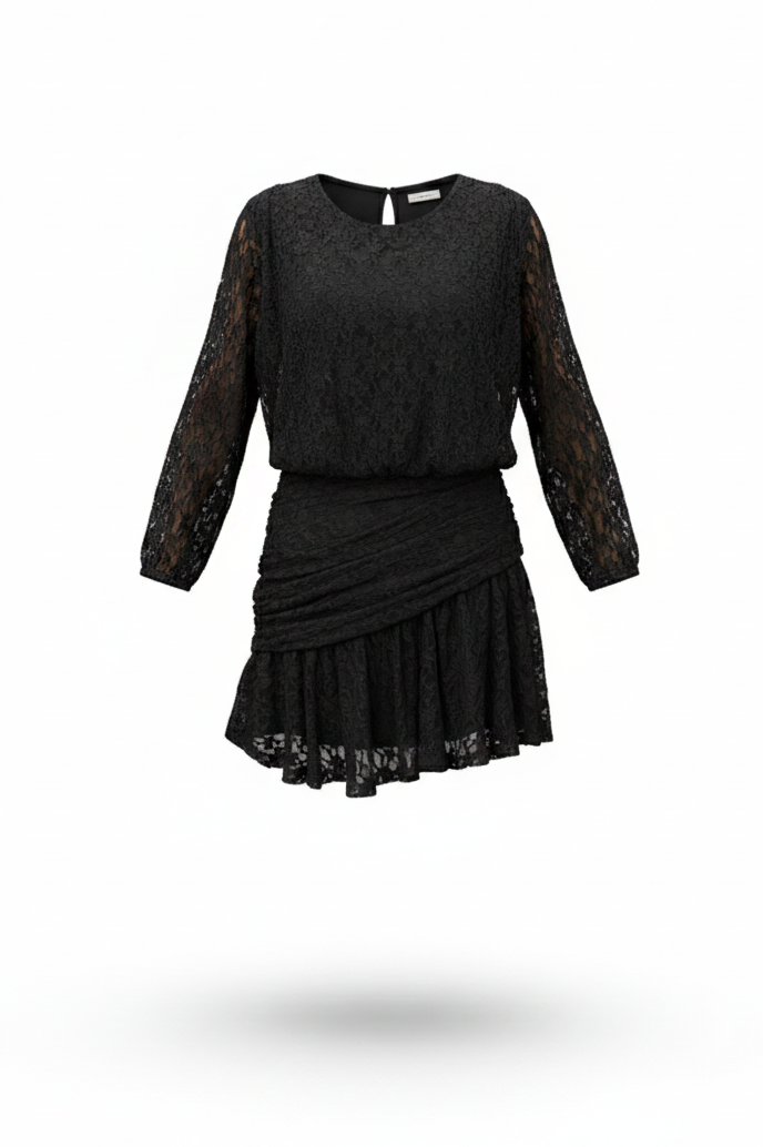 Juoda mini suknele su draperijos baltam fone