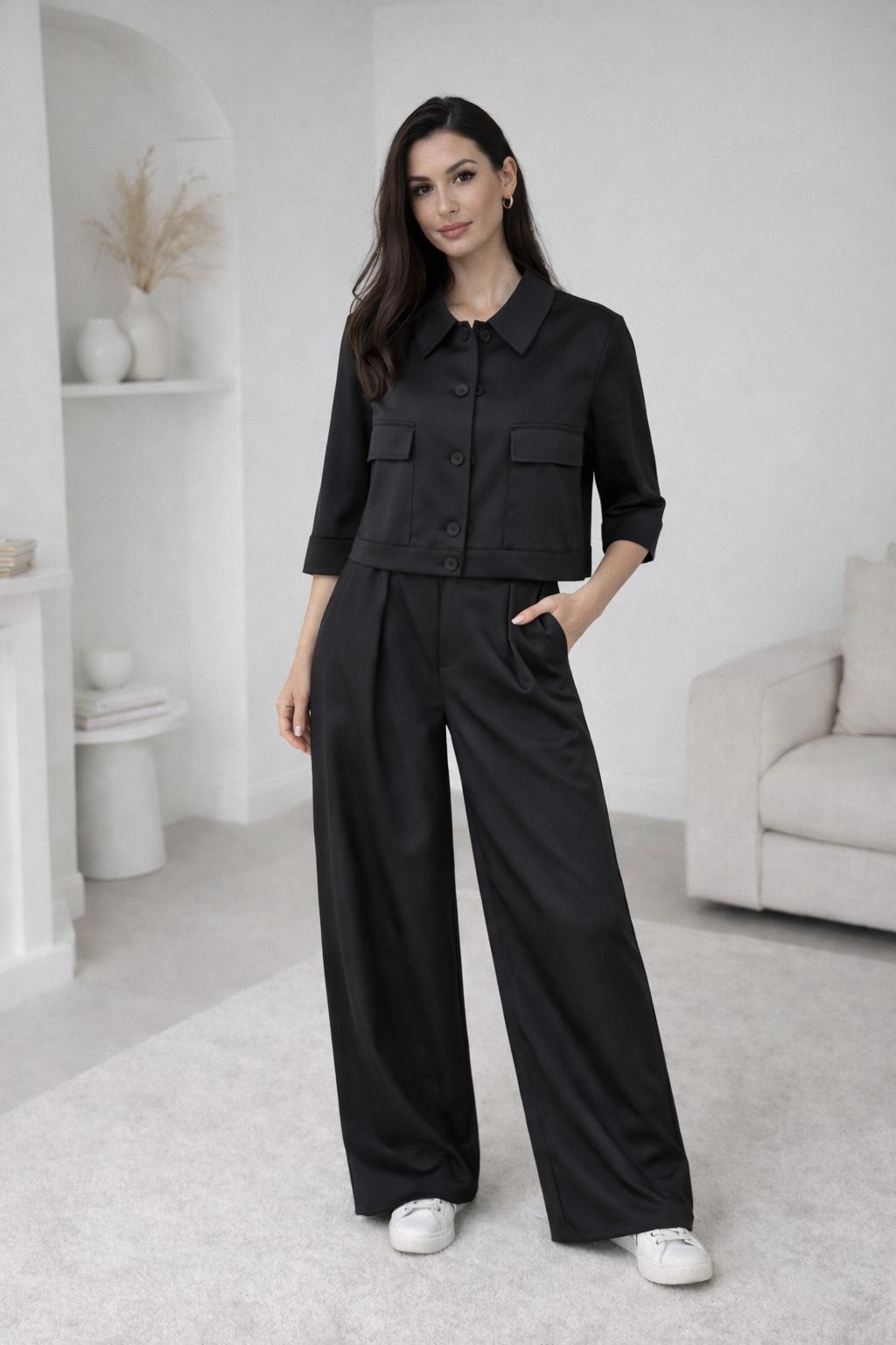 juodas trumpas svarias su ilgomis plačiomis kelnėmis