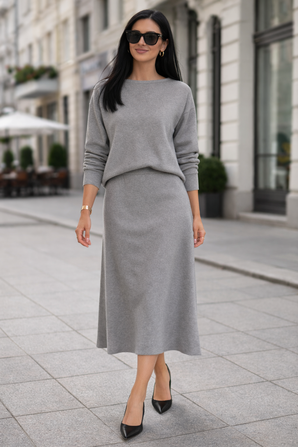 Woman wearing a gray outfit on a city street