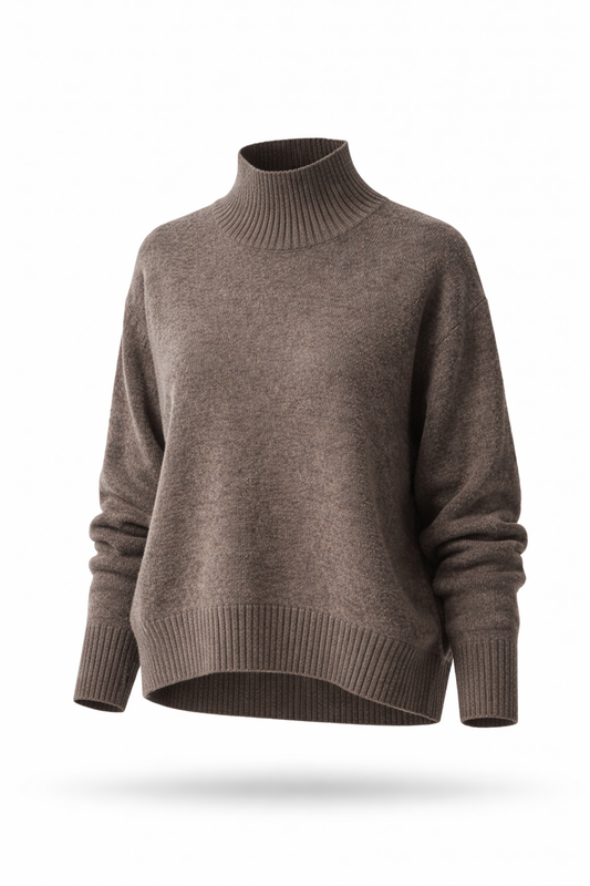 Rudas vilnos megztinis baltame fone